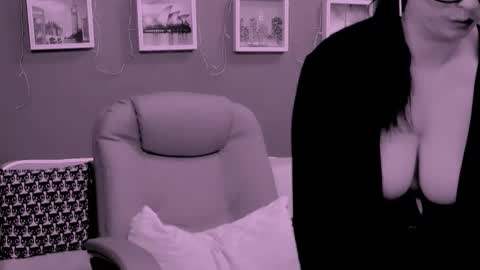 The Queen online show from March 8, 2:04 am