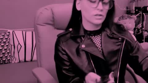 The Queen online show from February 17, 7:51 am