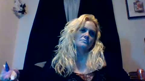 Ms. Behaving online show from October 11, 11:47 am