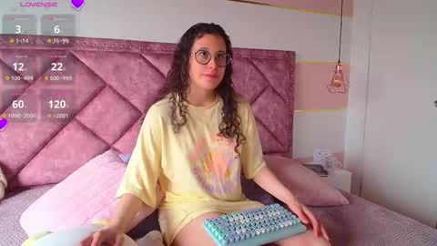 Snapshot of charlote__miller chatting on February 26, 12:49 pm You honey online show from February 26, 12:49 pm