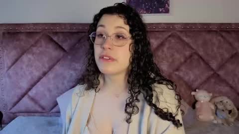 Snapshot of charlote__miller chatting on September 14, 12:03 pm You honey online show from September 14, 12:03 pm
