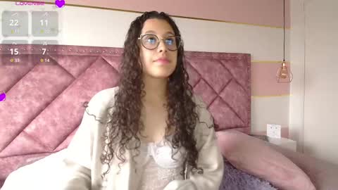 Snapshot of charlote__miller chatting on March 4, 11:19 am You honey online show from March 4, 11:19 am