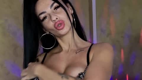 CHARLOTTE online show from February 26, 4:22 am