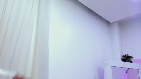 Snapshot of charlotte_brown_1 chatting on December 28, 11:30 am CHARLOTTE BROWN online show from December 28, 11:30 am
