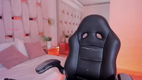 charlotte_line online show from November 20, 5:14 pm