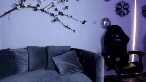 CHARLOTTE  online show from March 17, 8:35 pm