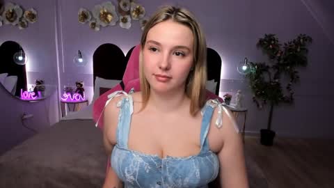 charlotteatwood online show from March 29, 4:17 pm