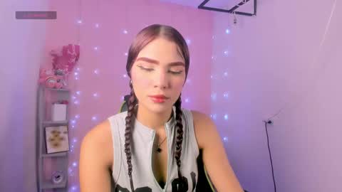 Snapshot of charlotteee_02 chatting on October 1, 4:06 am charlotteee online show from October 1, 4:06 am