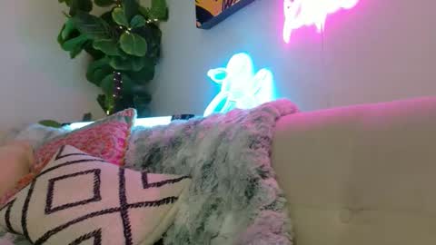 Rockhard Cockstar N Roxynyes online show from December 14, 9:26 am