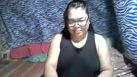 Snapshot of chenita_kits chatting on October 19, 2:30 pm chenita_kits online show from October 19, 2:30 pm
