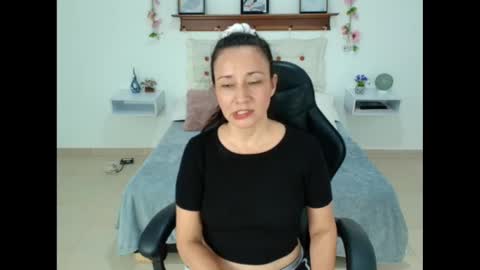 Snapshot of cherry_juicyxxx chatting on September 24, 11:15 pm irene online show from September 24, 11:15 pm