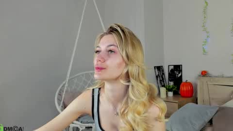 cherry_pr1ce online show from June 7, 10:38 pm