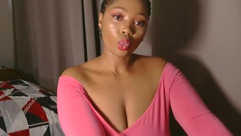 Snapshot of cherrybabexx chatting on January 13, 12:35 pm Cherrybabe online show from January 13, 12:35 pm