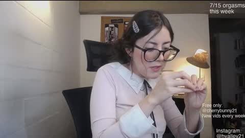 Sarah Prez online show from February 28, 11:59 pm