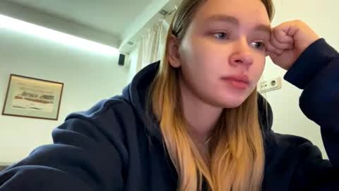 Lei online show from March 10, 2:43 pm