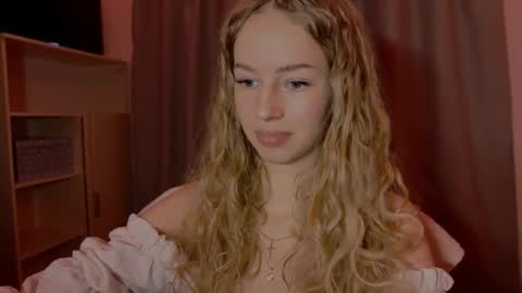 Evie online show from November 10, 2:23 pm