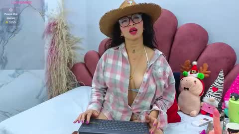 CHIARA online show from November 17, 1:23 pm