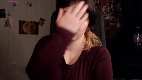 Saya online show from December 17, 9:08 pm