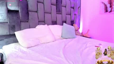 Snapshot of chloe__evans_ chatting on January 29, 9:39 pm Chloe online show from January 29, 9:39 pm
