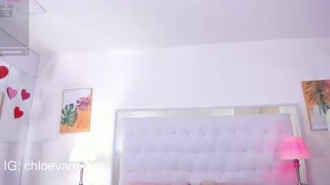 Snapshot of chloe__evans_ chatting on September 15, 12:35 pm Chloe online show from September 15, 12:35 pm