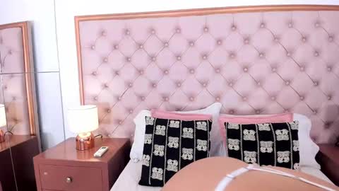 Snapshot of chloe__evans_ chatting on September 10, 12:05 pm Chloe online show from September 10, 12:05 pm