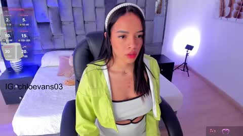 Snapshot of chloe__evans_ chatting on March 7, 11:40 am Chloe online show from March 7, 11:40 am