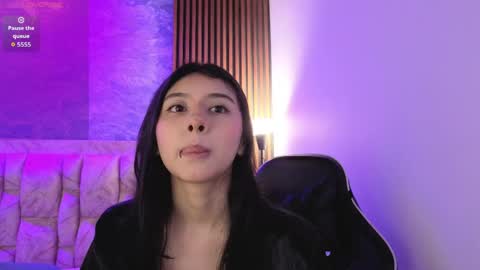 chloe_bluee_ online show from April 17, 11:01 am