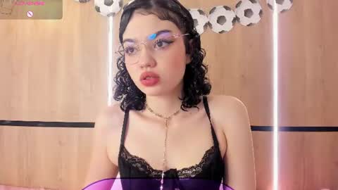 chloe online show from June 25, 12:07 pm