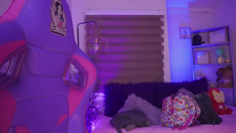 CLOE  online show from November 18, 5:03 pm