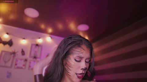 CLOE  online show from October 28, 10:58 pm