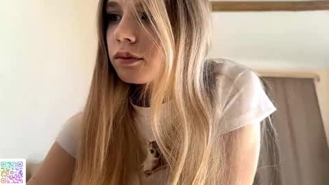 Snapshot of chloe_show chatting on October 17, 11:35 am hloe online show from October 17, 11:35 am