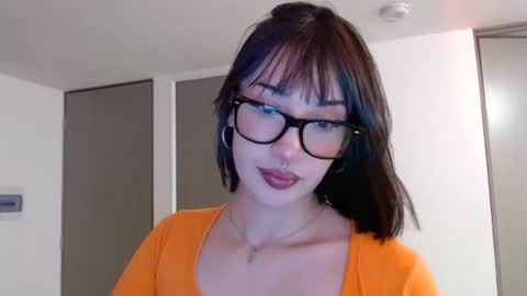 cloes  online show from March 26, 6:48 am