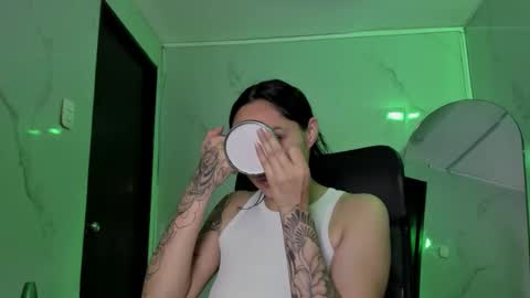 ChloeeThompson online show from December 23, 3:10 am