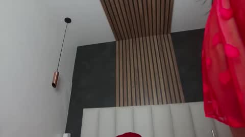 C H L O E  online show from February 14, 12:29 pm