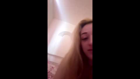 chloeestartt online show from May 30, 10:57 am