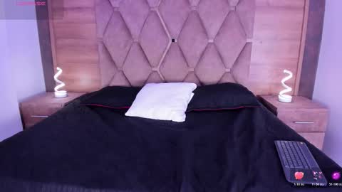 chloegils online show from November 18, 1:56 pm