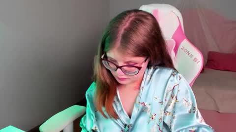 ChloeHalses online show from March 21, 5:07 pm