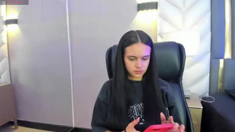  Chloe Harper  online show from April 12, 12:19 pm