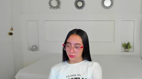 chloehil2 online show from January 24, 8:00 pm