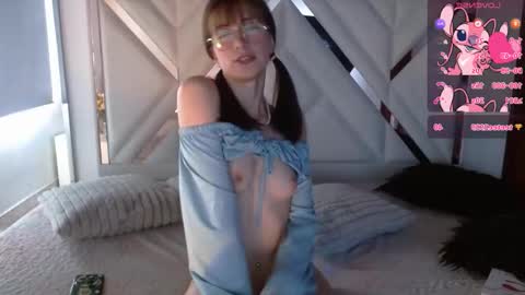 Chloe online show from November 12, 2:59 pm