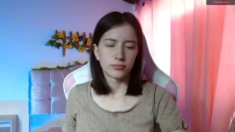 Chloe online show from March 5, 1:06 pm