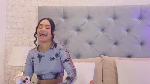 C H L O E  M O O N online show from March 25, 11:57 am