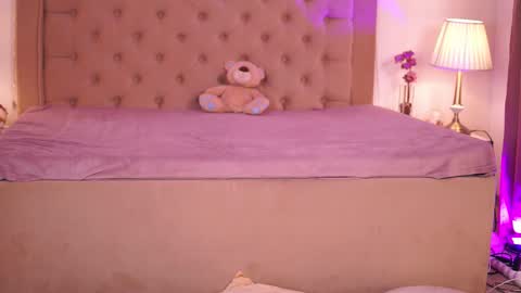 Chlo online show from November 23, 4:04 am