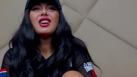 Snapshot of chloevee chatting on September 17, 5:05 am Chloe Vee online show from September 17, 5:05 am