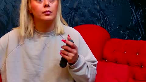Snapshot of chloevee chatting on February 23, 8:22 am Chloe Vee online show from February 23, 8:22 am