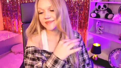 ChloeWight online show from April 5, 11:31 am