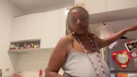 Snapshot of chocolatecakequeen chatting on February 6, 1:38 am ChocolateCakeQueen online show from February 6, 1:38 am