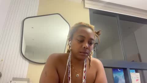 Snapshot of chocolatecakequeen chatting on December 4, 4:32 am ChocolateCakeQueen online show from December 4, 4:32 am