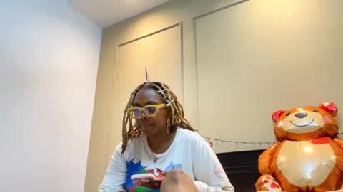 Snapshot of chocolatecakequeen chatting on February 16, 12:43 am ChocolateCakeQueen online show from February 16, 12:43 am