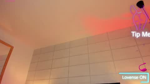 Snapshot of christine_harper chatting on September 30, 12:44 pm Christine online show from September 30, 12:44 pm